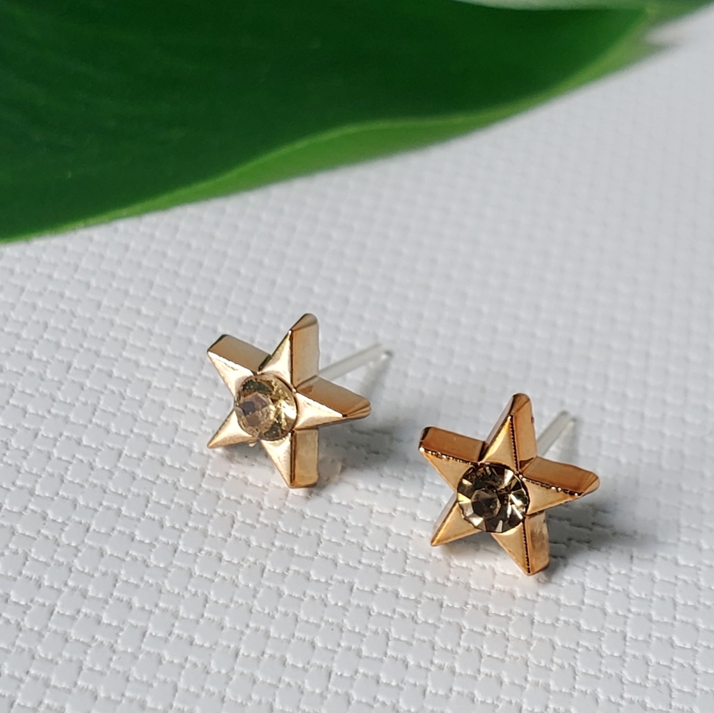 Hypoallergenic Plastic Tiny Studs Earrings